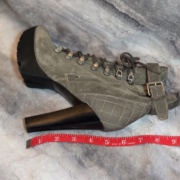 NWOT GUESS Booties - Picture 8 of 8